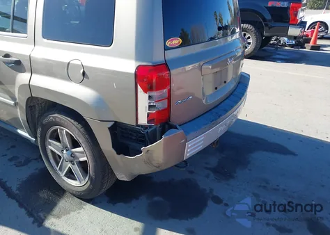 2008 Jeep Patriot Limited z USA, uszkodzony, nr VIN 1J8FF48W78D594401